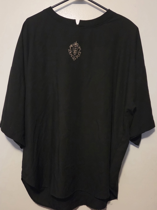 Tops - Black Casual Short-Sleeve Shirt with Embroidered Crest